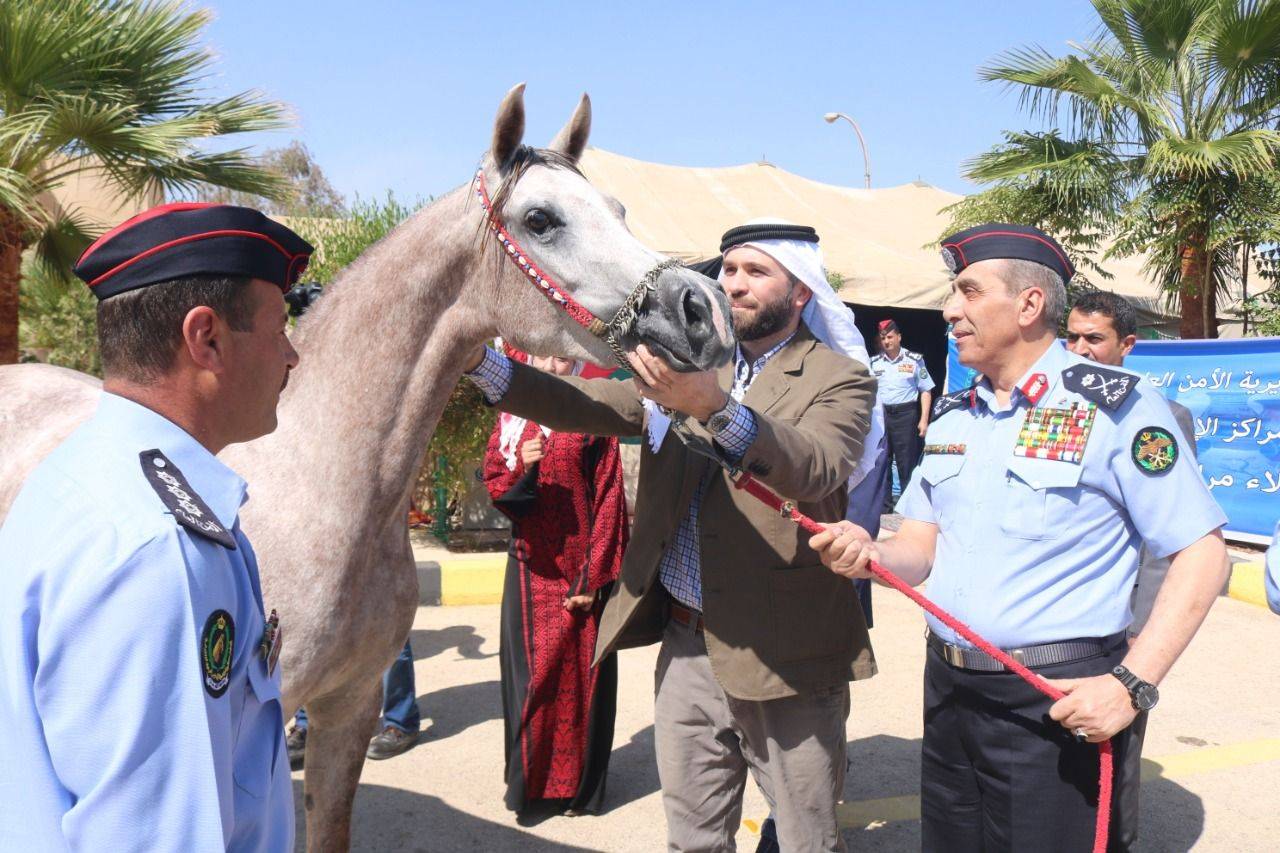 انطلاق فعاليات البطولة العسكرية الدولية الأولى لالتقاط الأوتاد بالزرقاء