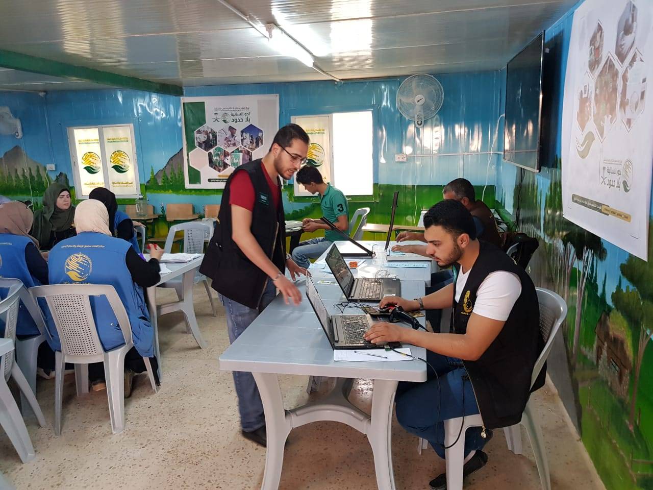 مركز الملك سلمان للإغاثة يستهدف اكثر من 30 الف طالب سوري في الاردن بالحقائب المدرسية 