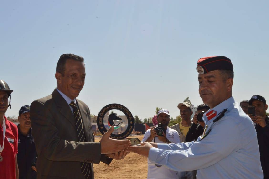 انطلاق فعاليات البطولة العسكرية الدولية الأولى لالتقاط الأوتاد بالزرقاء