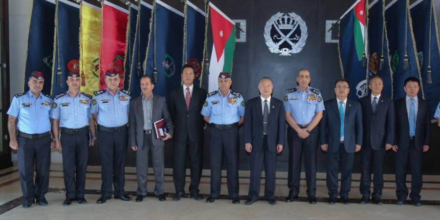 مدير الأمن العام يلتقي في مكتبه مفوض مكافحة الإرهاب ونائب وزير الأمن العام الصيني