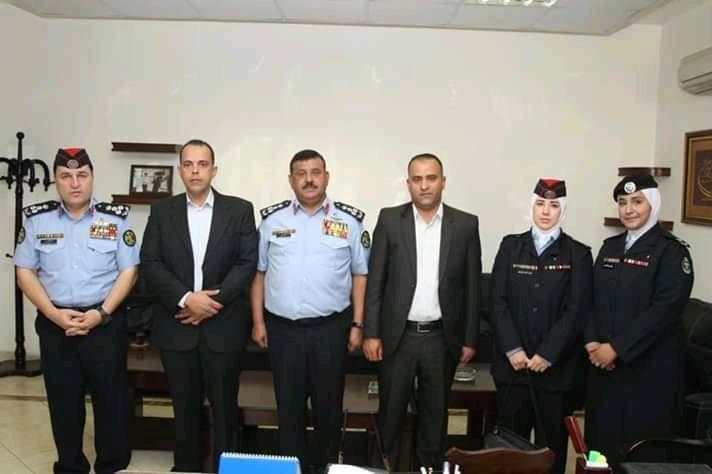 مساعد مدير الأمن العام للأمن الجنائي يكرم عدداً من مرتبات إدارة المختبرات والأدلة الجرمية