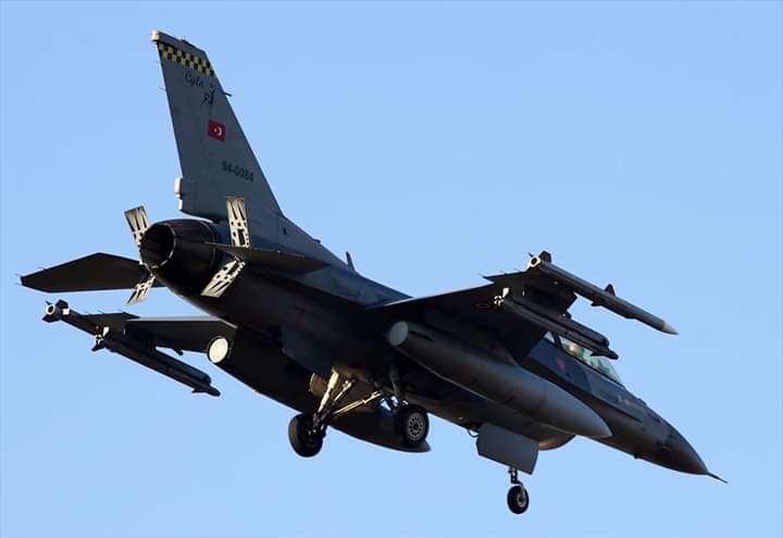 ضمن عملية نبع السلام .. الطيران التركي يقصف حتى عمق 30 كيلو متر