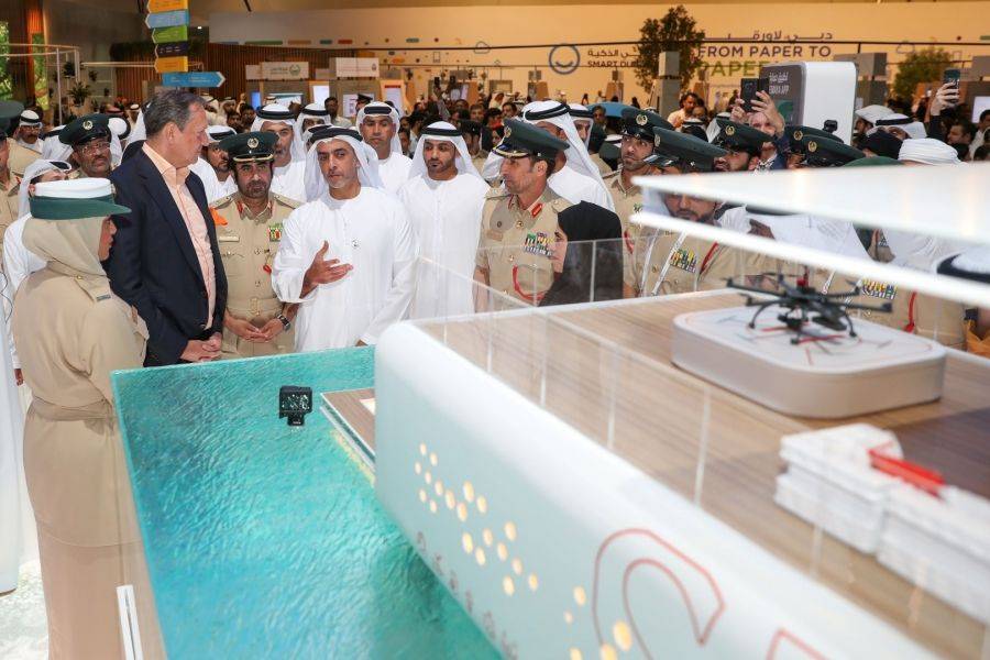 سيف بن زايد يدشن مركز الشرطة الذكي العائم الأول من نوعه في العالم