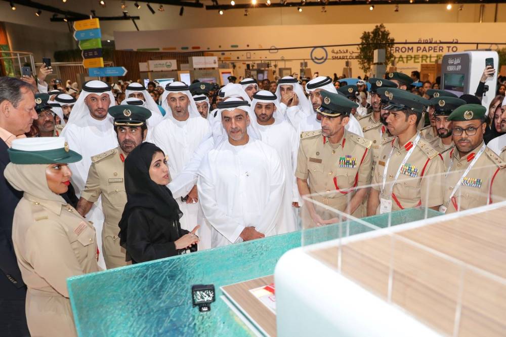 سيف بن زايد يدشن مركز الشرطة الذكي العائم الأول من نوعه في العالم