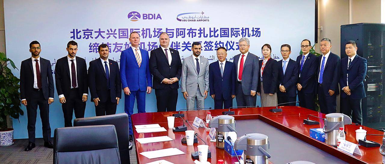 مطارات أبوظبي توقع مذكرة تفاهم تاريخية مع مطار بكين داشينغ الدولي 
