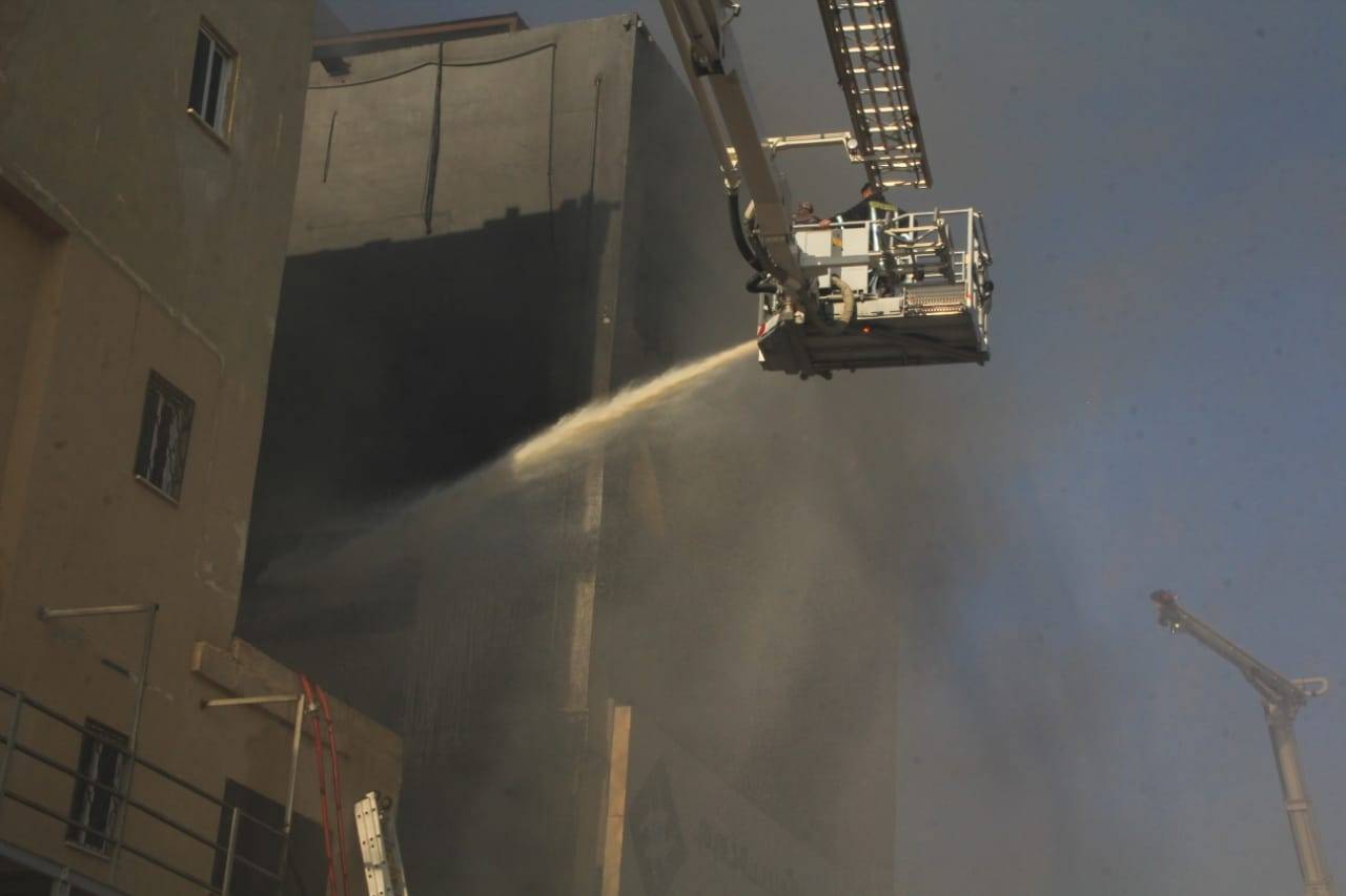 الدفاع المدني يخمد حريق مصنع في العاصمة عمان