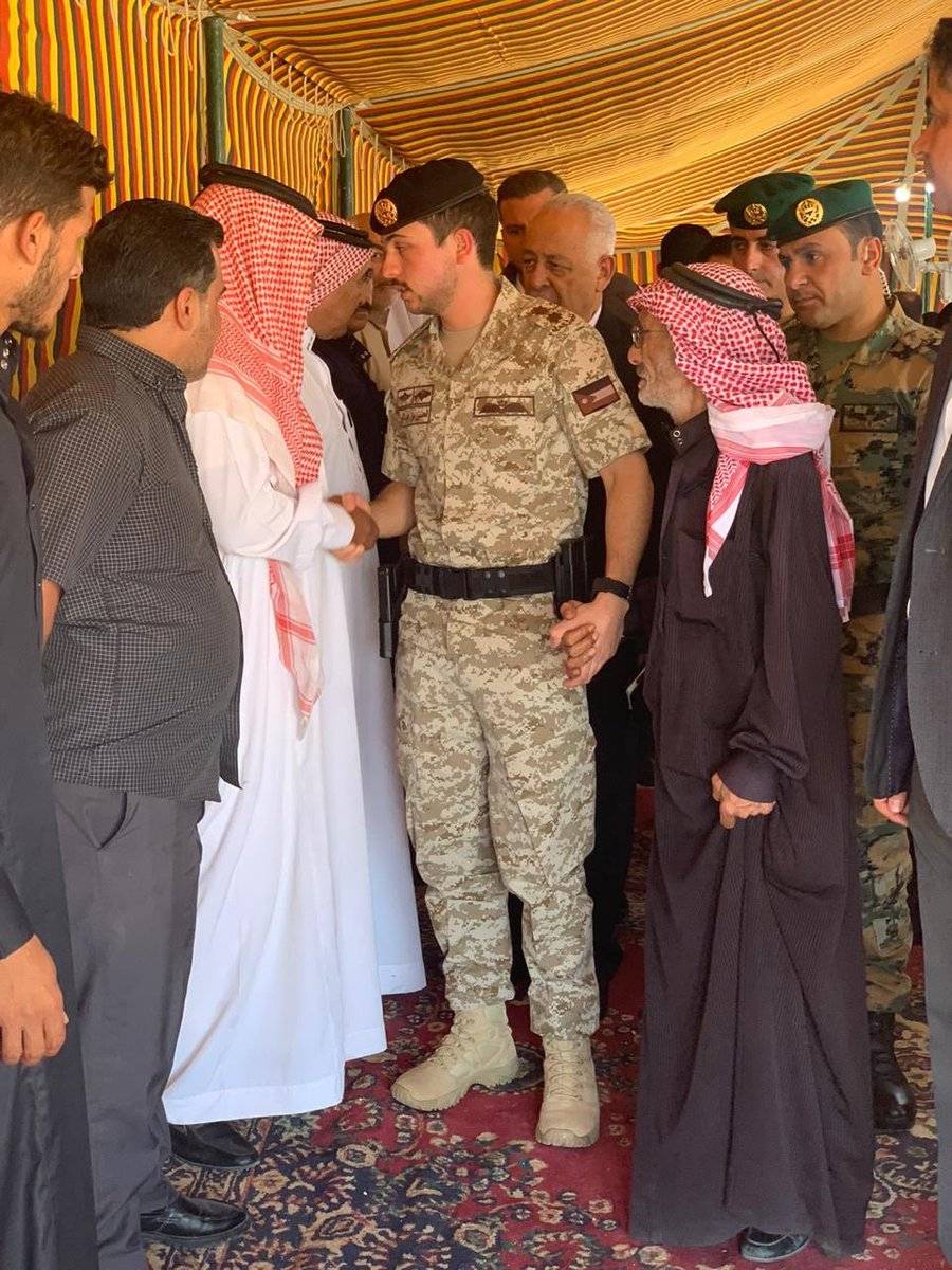  سمو ولي العهد يقدم  التعازي بالفقيد الرقيب مالك المشاقبة 