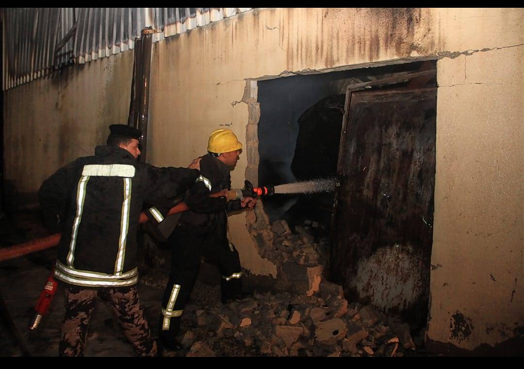 الدفاع المدني يخمد حريق  ( هنجر ) للإسفنج ومواد التنظيف بمنطقة الموقر