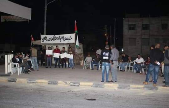 شباب مليح يقيمون خيمة للمتعطلين عن العمل 