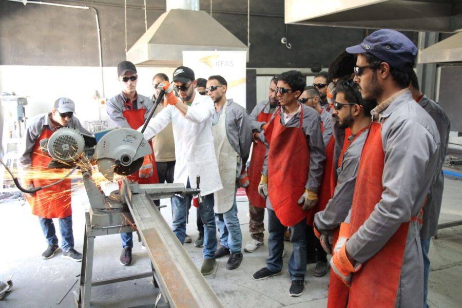 الجامعة الأميركية في مادبا تعقد دورتي الحدادة والنجارة للشباب الأردنيين