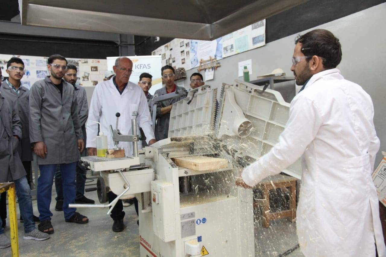 الجامعة الأميركية في مادبا تعقد دورتي الحدادة والنجارة للشباب الأردنيين