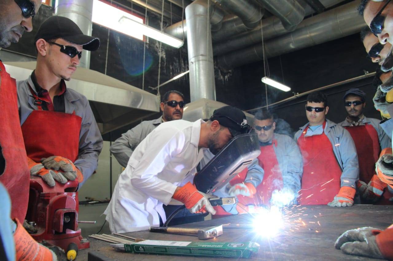 الجامعة الأميركية في مادبا تعقد دورتي الحدادة والنجارة للشباب الأردنيين