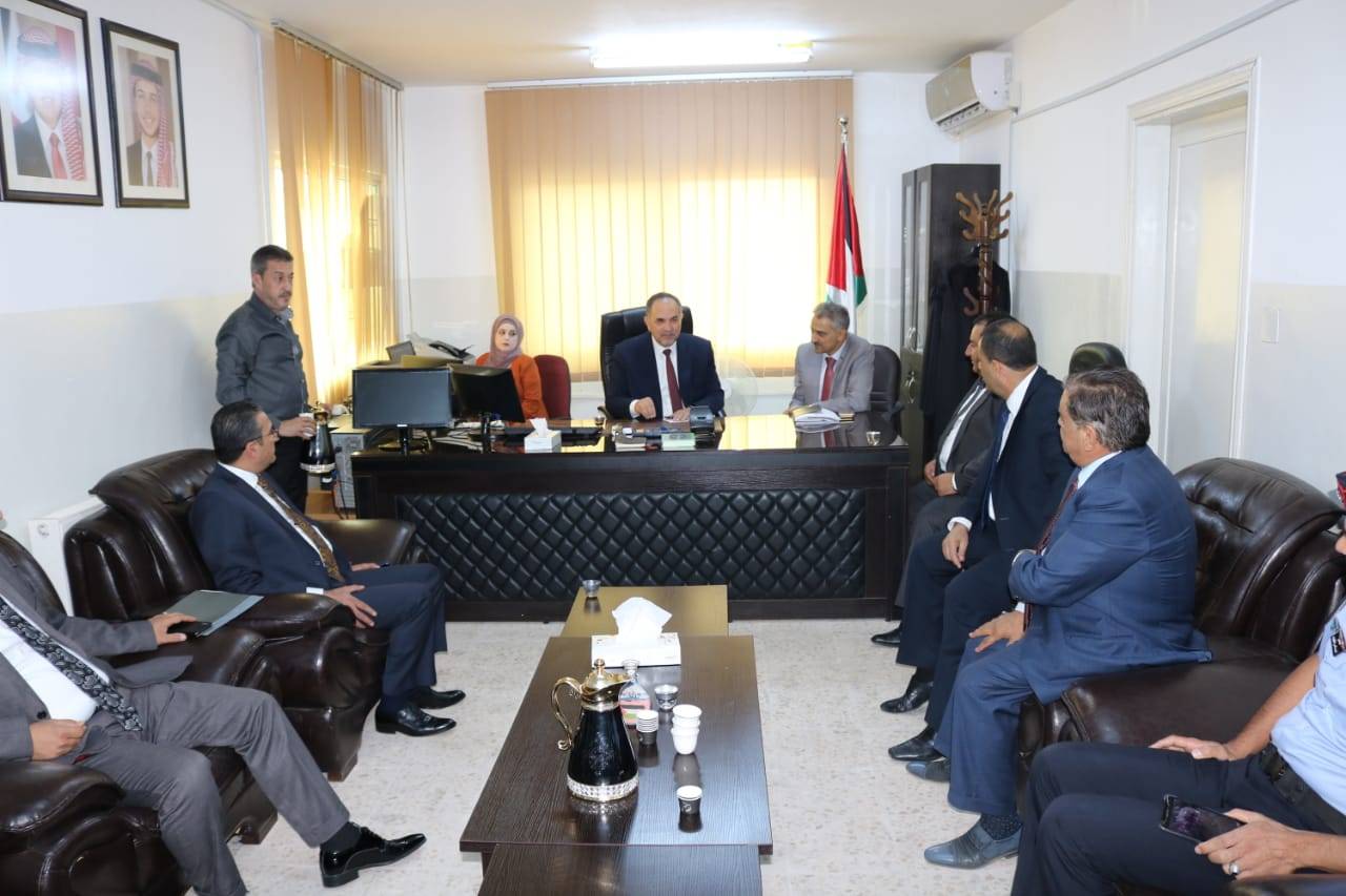 التلهوني  يتفقد سير العمل في محكمتي الرمثا وجرش