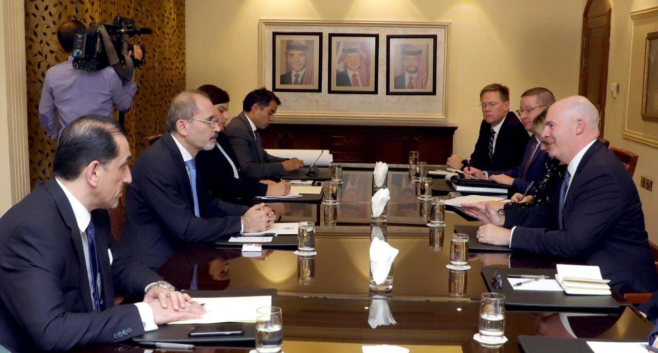 وزير الخارجية يستقبل مساعد وزير الخارجية الأمريكي للشؤون السياسية والعسكرية