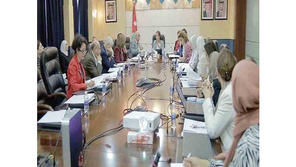 وزير الدولة لشؤون الإعلام جمانة غنيمات تترأس اجتماع اللجنة الوزارية لتمكين المرأة