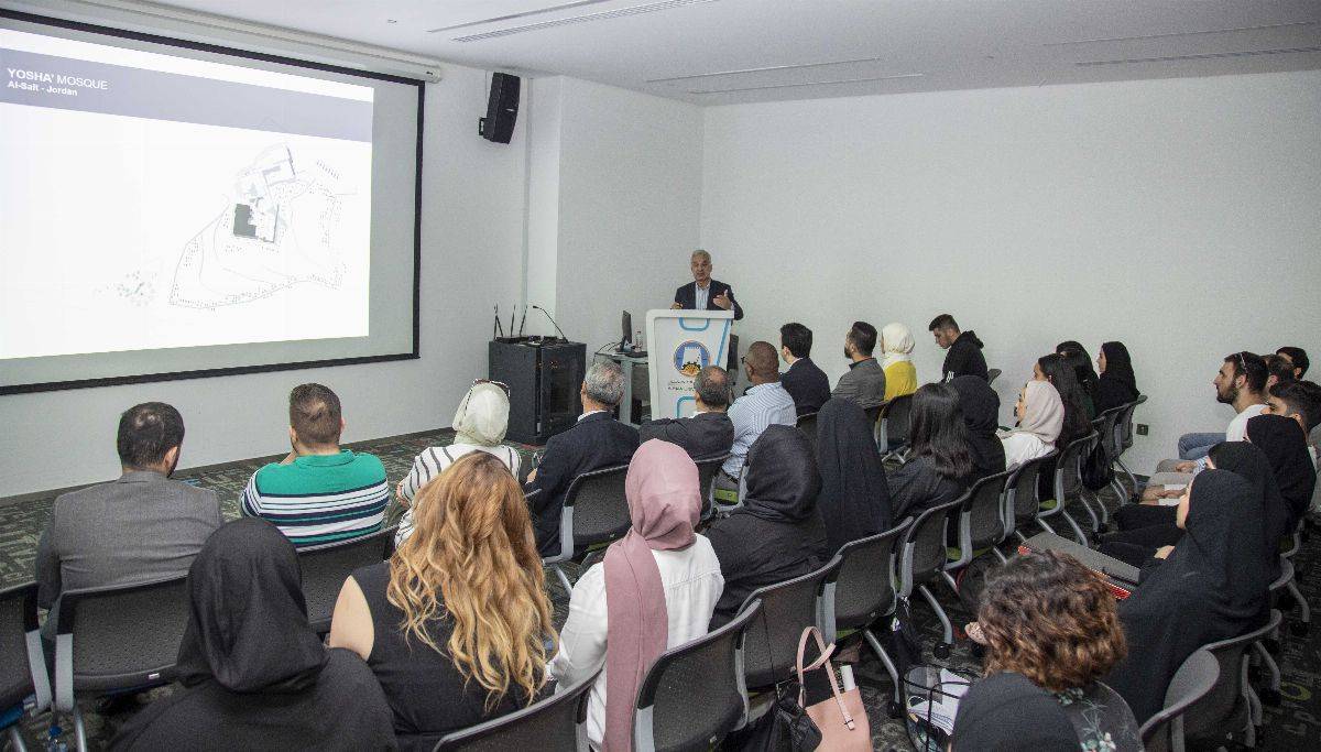 محاضرة  عمارة المساجد من التقلیدي إلى المعاصر في جامعة عجمان