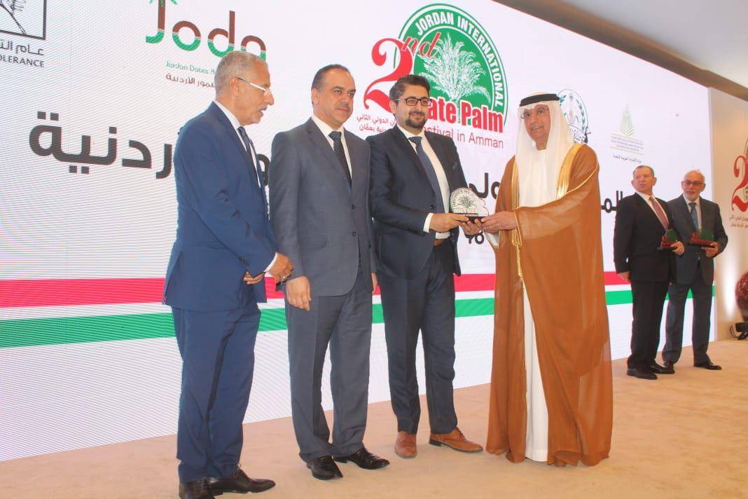 'الوطني للبحوث الزراعية' يحصد جائزتين في قطاع النخيل 