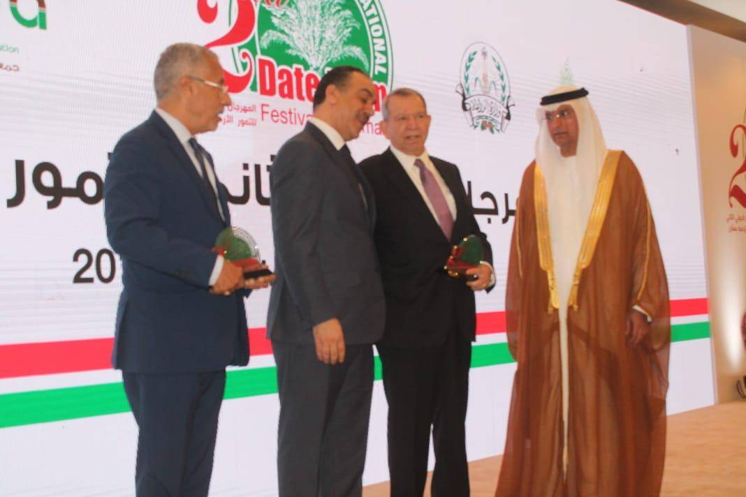'الوطني للبحوث الزراعية' يحصد جائزتين في قطاع النخيل 