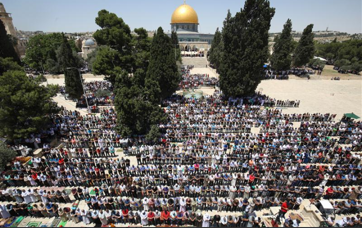 دائرة الأوقاف الإسلامية : 40 ألف مصل أدوا صلاة ظهر اليوم في المسجد الأقصى