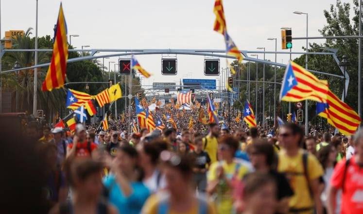 اشتباكات بين الشرطة والمتظاهرين في كتالونيا