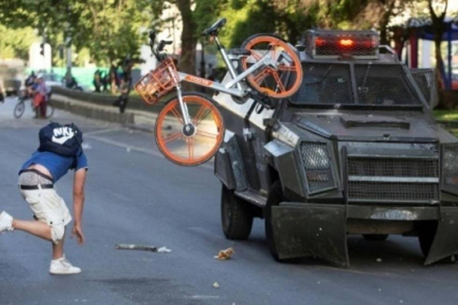 احتجاجات عنيفة في تشيلي والرئيس يعلن حالة الطوارئ في البلاد