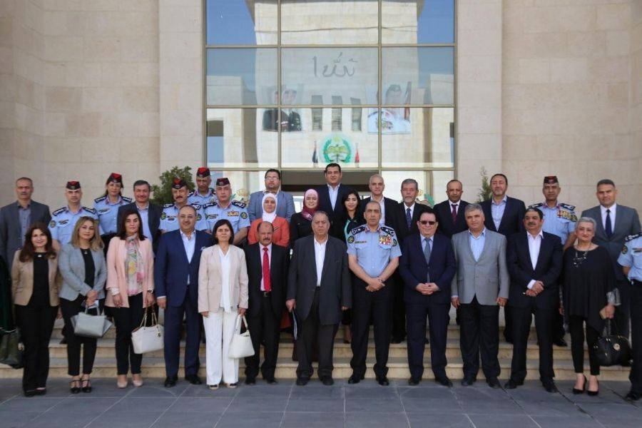 مدير الأمن العام يلتقي في مكتبه جماعة عمان لحوارات المستقبل