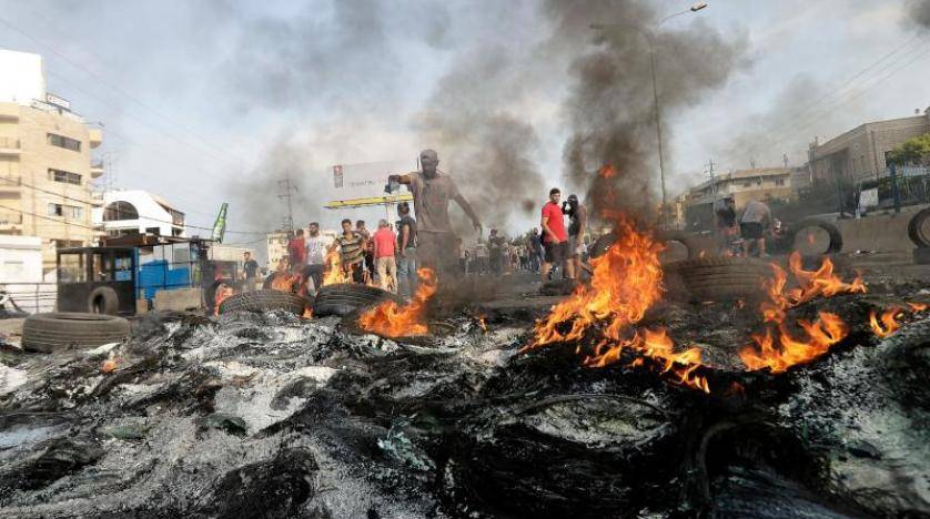 احتجاجات بيروت .. قطع الطريق المؤدي للقصر الجمهوري