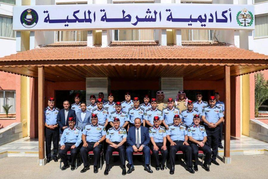 حماد يلتقي المشاركين في دورة الإدارة الشرطية العليا المنعقدة في أكاديمية الشرطة الملكية