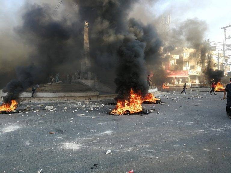 اعتصام جديد لـ بحارة الرمثا احتجاجا على منع دخول سیاراتھم الى سوریا