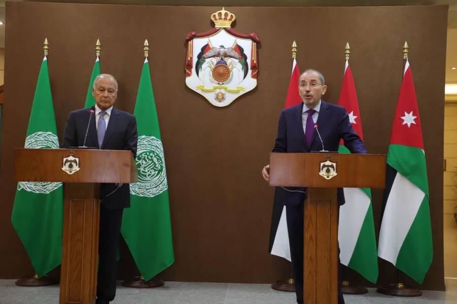 وزير الخارجية وشؤون المغتربين يلتقي الأمين العام لجامعة الدول العربية