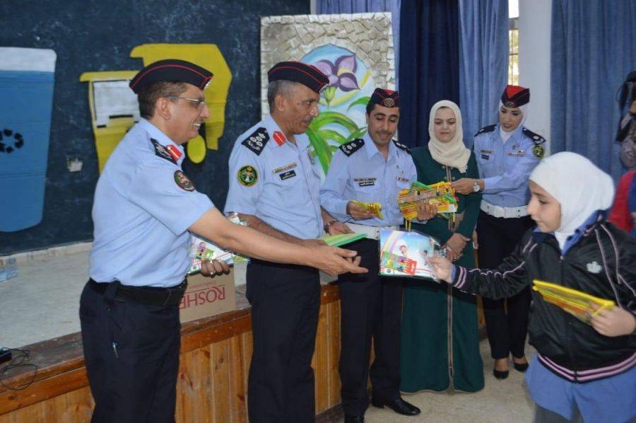 مديريات الشرطة  في المملكة تقيم عدداً من الفعاليات الشعبية التي تدعو للتوعية من مخاطر حوادث السير