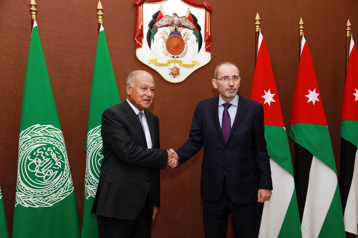 وزير الخارجية وشؤون المغتربين يلتقي الأمين العام لجامعة الدول العربية