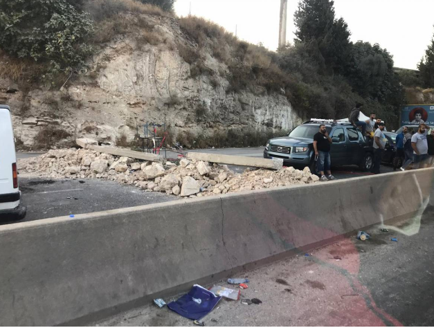 تعرف الطرق التي ما تزال مقطوعة في لبنان اثر الاحتجاجات