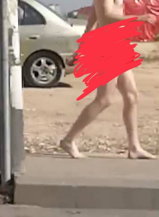 ضبط شخص من جنسية اجنبية يتجول عارياً في منطقة الجامعة الاردنية .