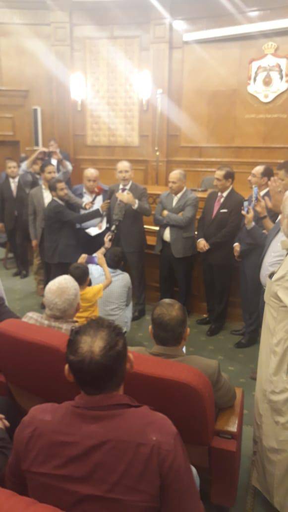 وزير الخارجية يلتقي أهالي الأردنيين المعتقلين بسجون الاحتلال الإسرائيلي