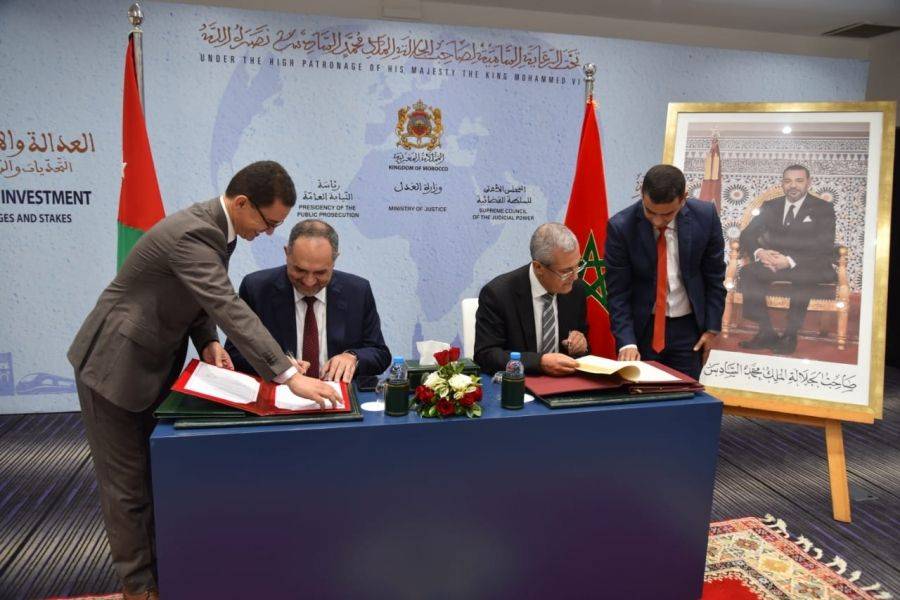وزير العدل ونظيره المغربي يوقعان مذكرة تفاهم في مجال الإدارة القضائية