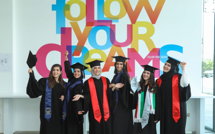 طلال أبوغزالة متحدث رئیسي في حفل تخریج دفعة عام التسامح  بجامعة عجمان