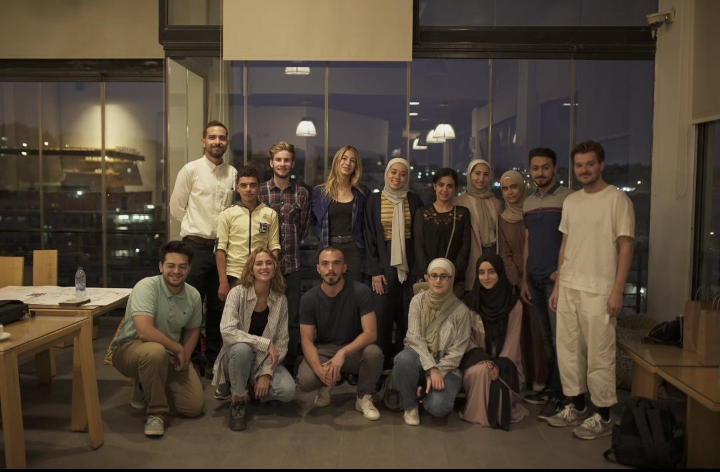 طالب من فیلادلفیا یشارك في مشروع متحف الحي للامم المتحدة