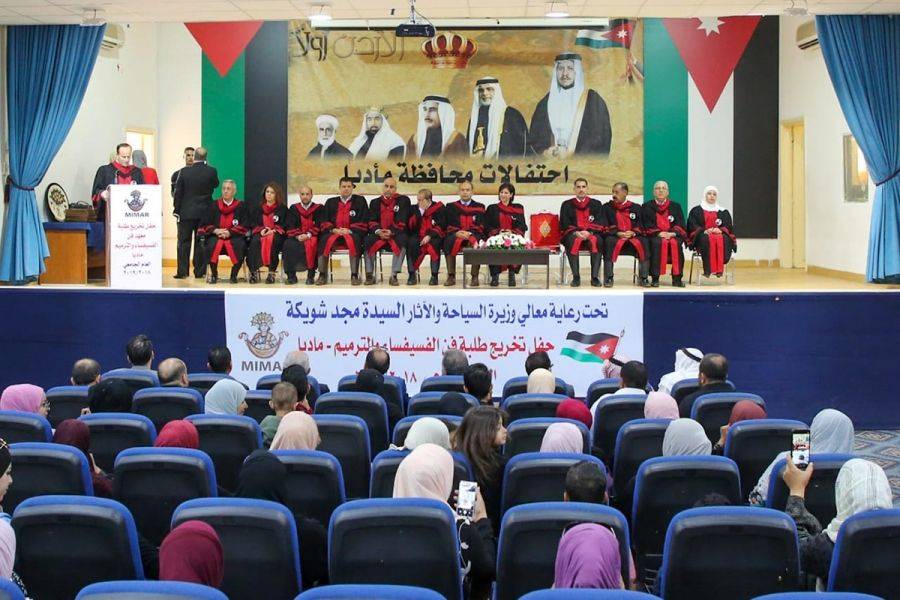 معهد الفسيفساء يحتفل بتخريج 45 طالبة بدرجة الدبلوم الشامل