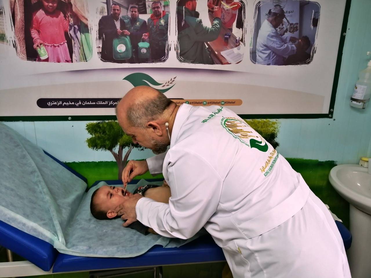 عيادات الاطفال التابعة لمركز الملك سلمان تعالج اكثر من (5.5) الف طفل سوري في الزعتري خلال شهر سبتمبر