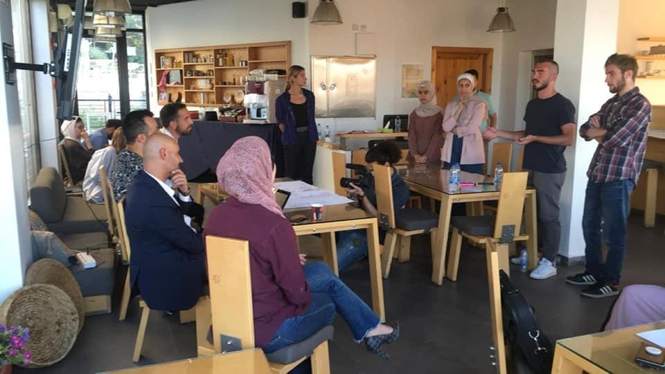 طالب من فیلادلفیا یشارك في مشروع متحف الحي للامم المتحدة