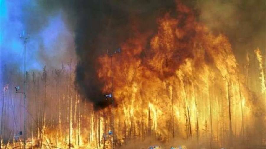 السلطات الأمريكية تصدر أوامر بإخلاء 50 الف شخص بسبب الحرائق