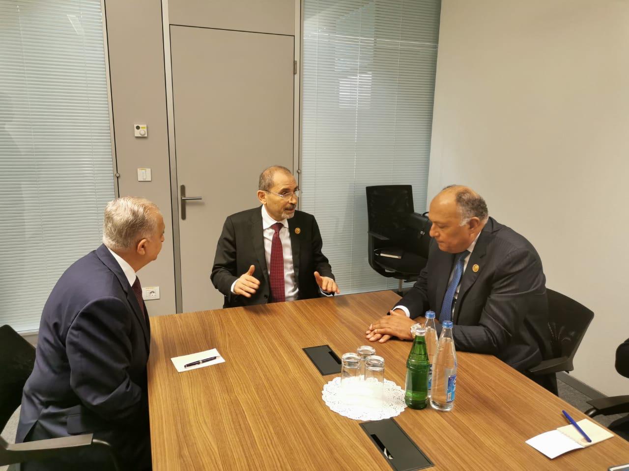 وزراء خارجية الاردن والعراق ومصر يعقدون اجتماعا ثلاثيا في باكو 
