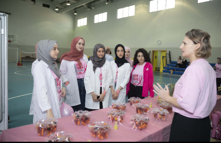 جامعة عجمان توعي بـ سرطان الثدي