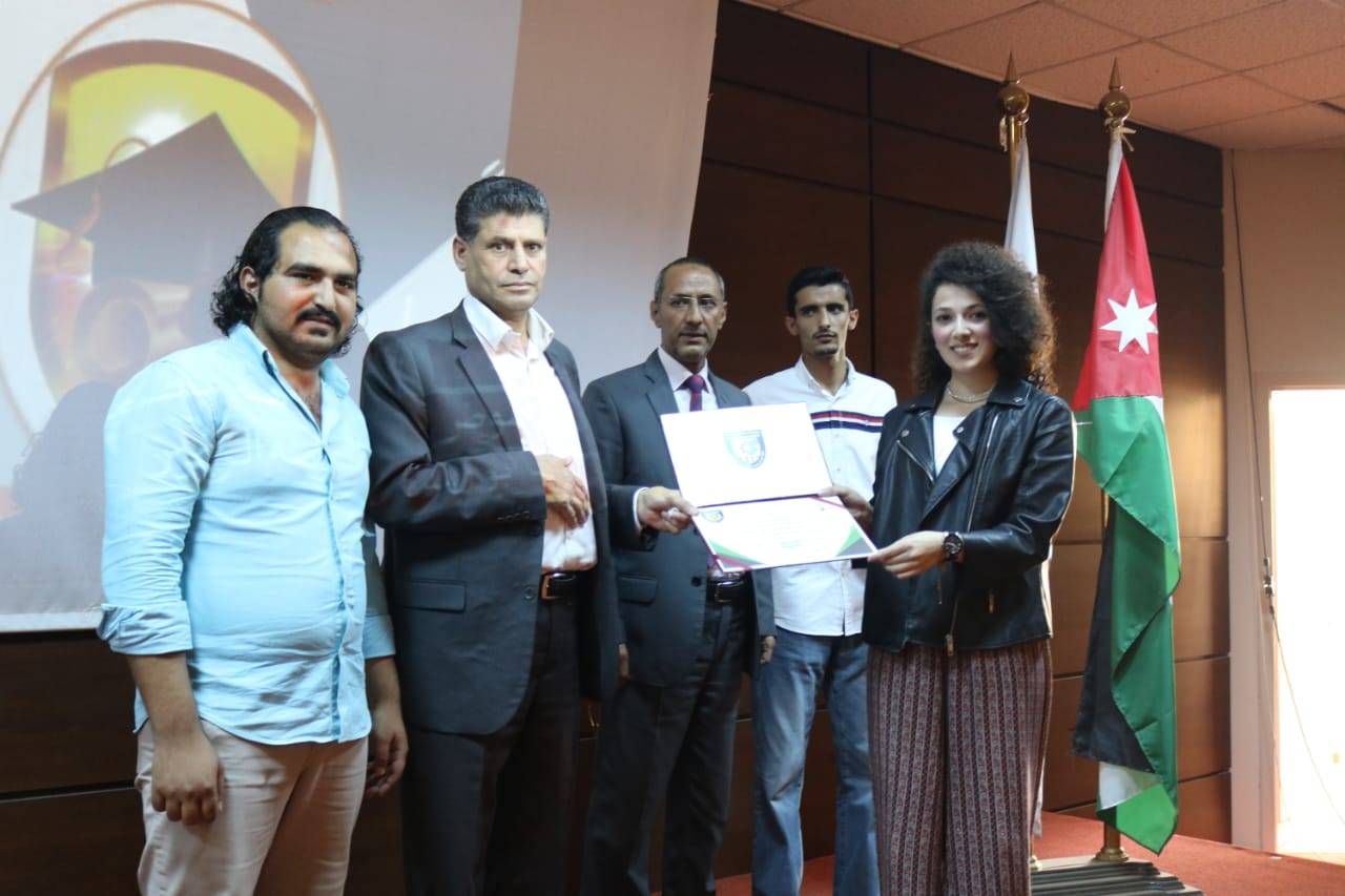 كلية عمان الجامعية تكرم طلبتھا الفائزین في مسابقة التمیز المحاسبي  ومسابقة سبارك-للابداع والريادة لعام  2019