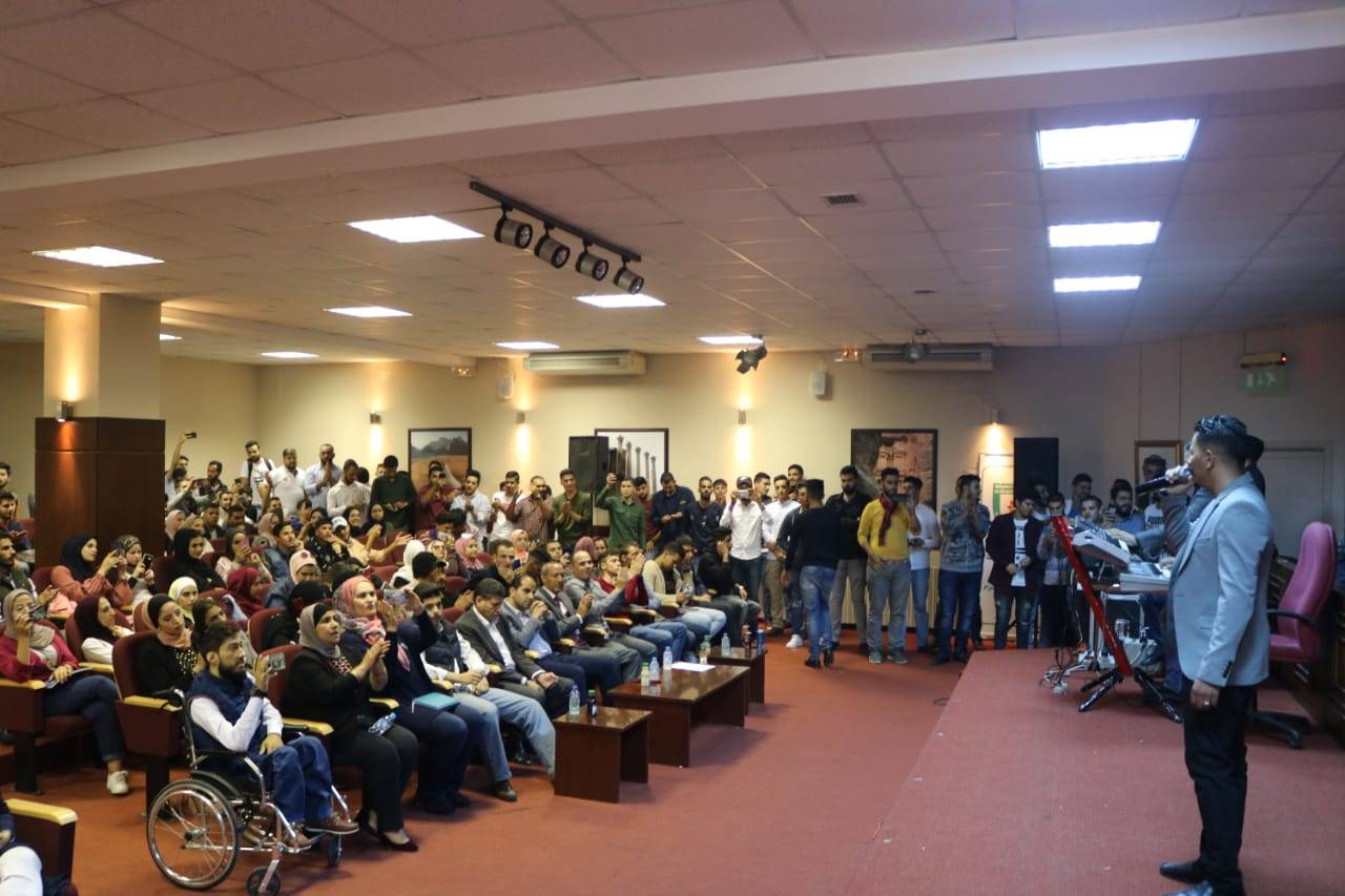 كلية عمان الجامعية تكرم طلبتھا الفائزین في مسابقة التمیز المحاسبي  ومسابقة سبارك-للابداع والريادة لعام  2019