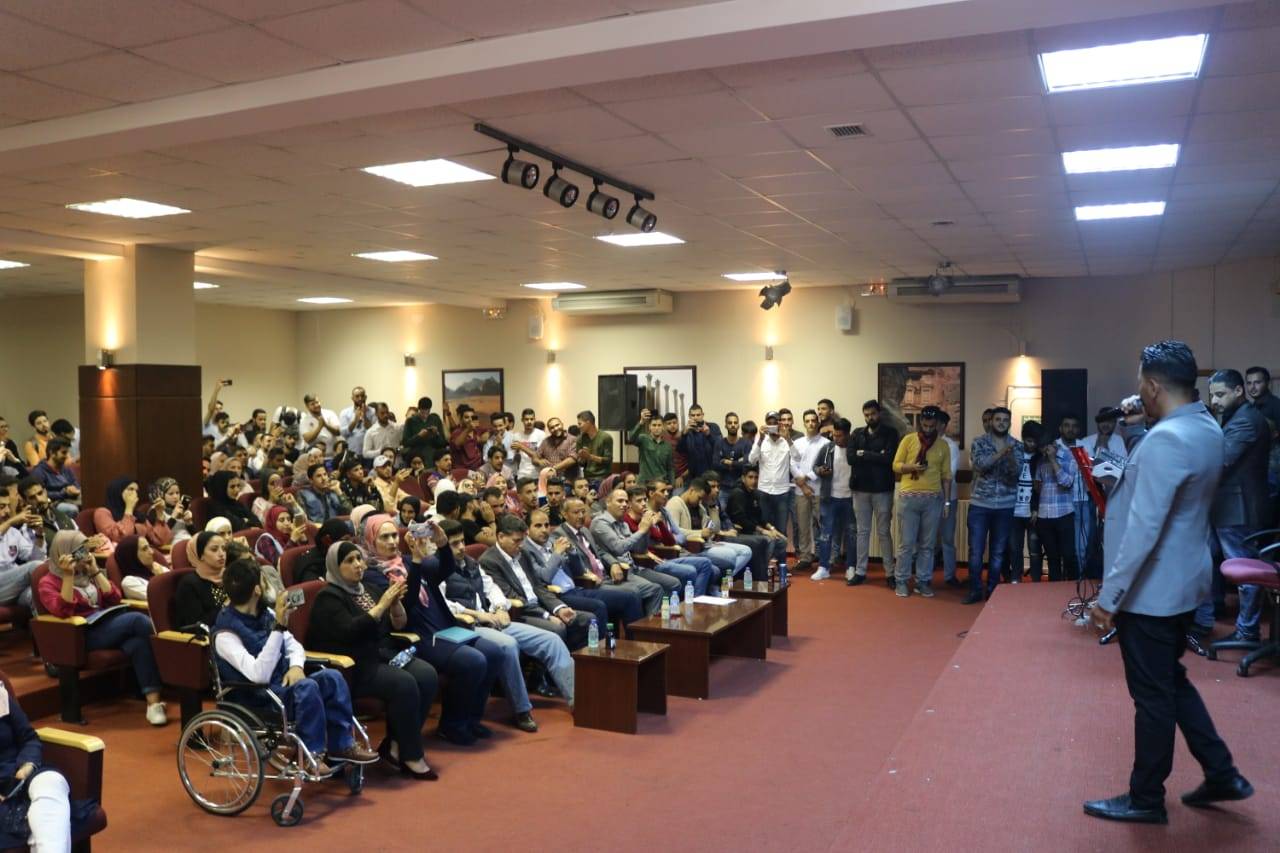 كلية عمان الجامعية تكرم طلبتھا الفائزین في مسابقة التمیز المحاسبي  ومسابقة سبارك-للابداع والريادة لعام  2019