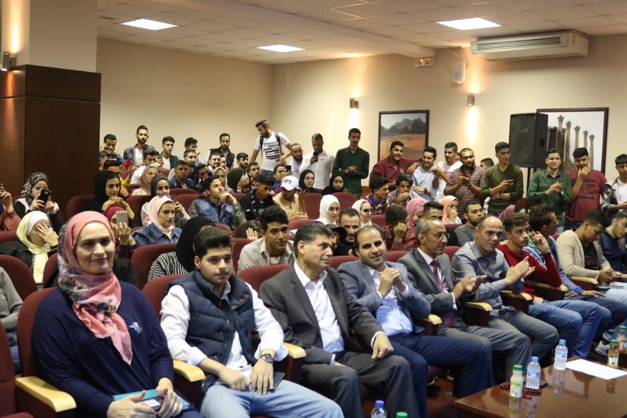 كلية عمان الجامعية تكرم طلبتھا الفائزین في مسابقة التمیز المحاسبي  ومسابقة سبارك-للابداع والريادة لعام  2019