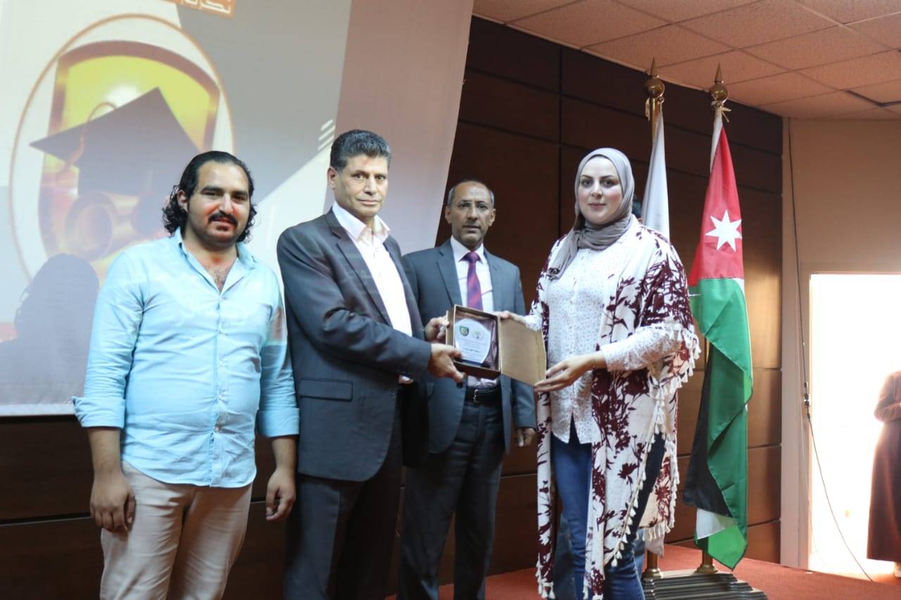 كلية عمان الجامعية تكرم طلبتھا الفائزین في مسابقة التمیز المحاسبي  ومسابقة سبارك-للابداع والريادة لعام  2019