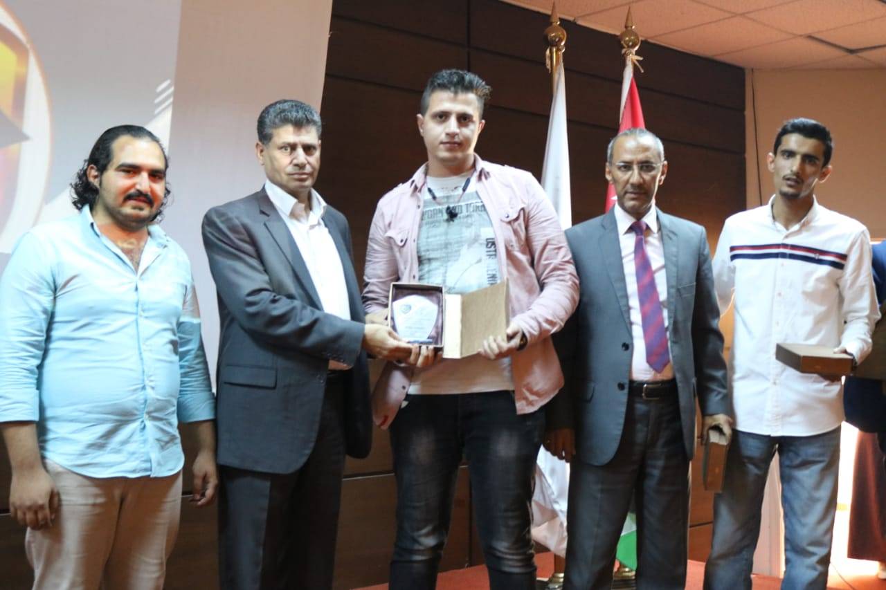 كلية عمان الجامعية تكرم طلبتھا الفائزین في مسابقة التمیز المحاسبي  ومسابقة سبارك-للابداع والريادة لعام  2019